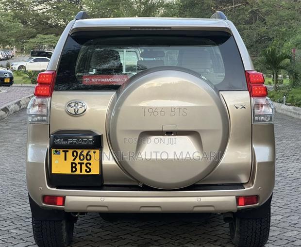 Toyota Land Cruiser Prado 2011 Silver