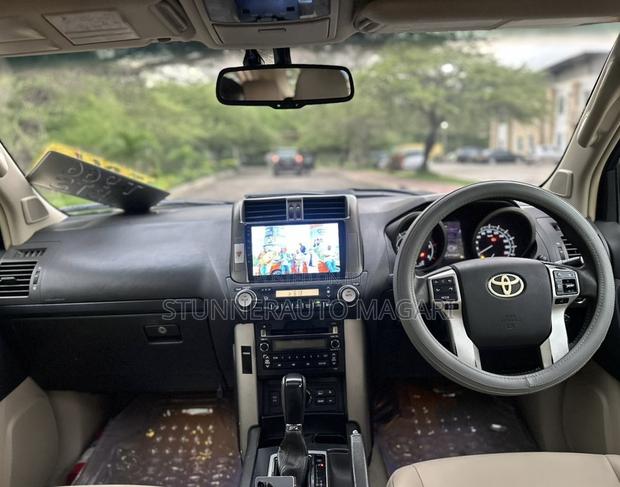 Toyota Land Cruiser Prado 2011 Silver