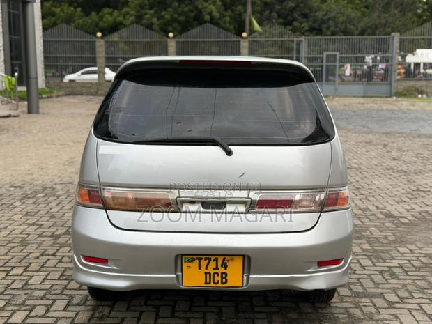 Toyota Gaia 2005 Silver
