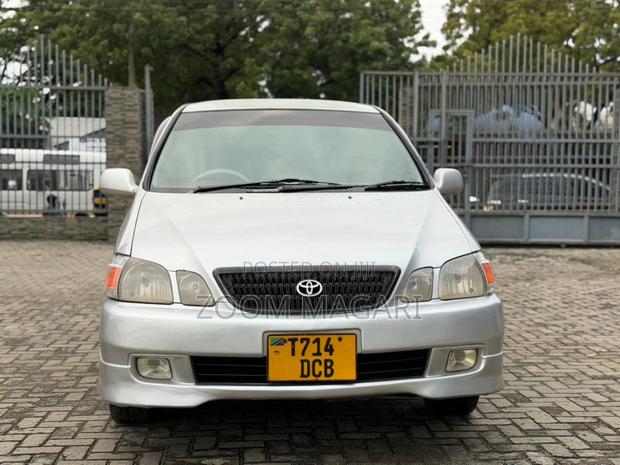 Toyota Gaia 2005 Silver