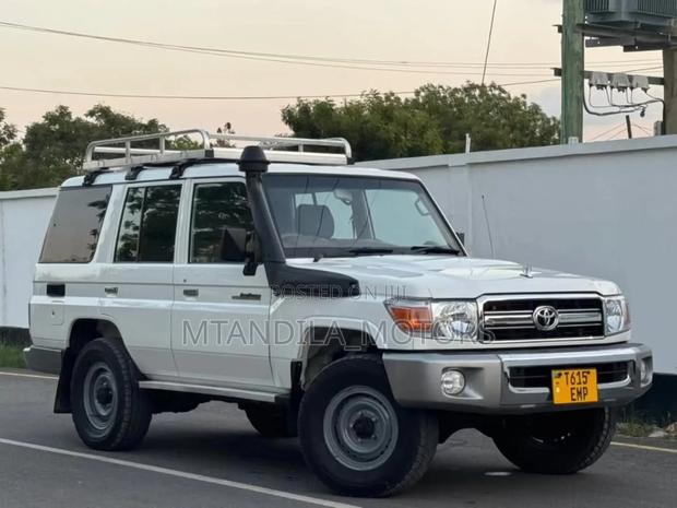 Toyota Land Cruiser 76 Series 2015 White