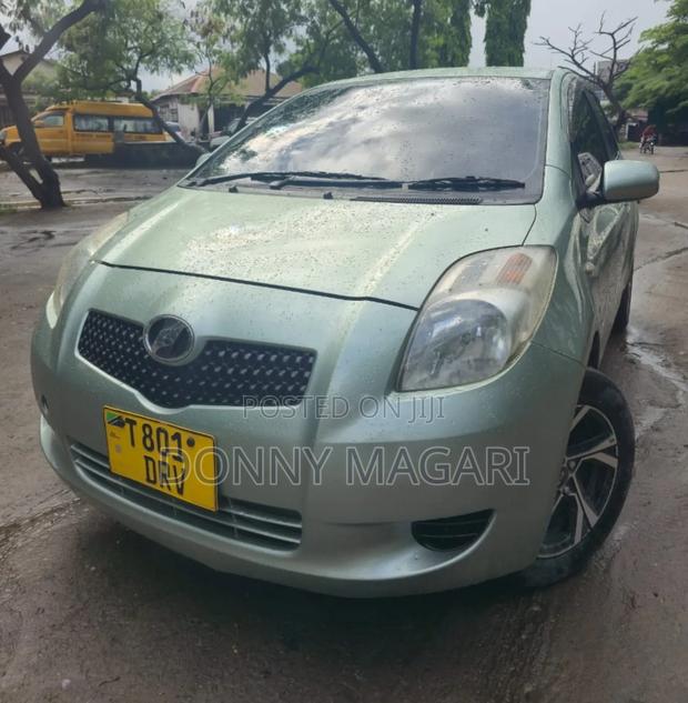 Toyota Vitz 2006 Green