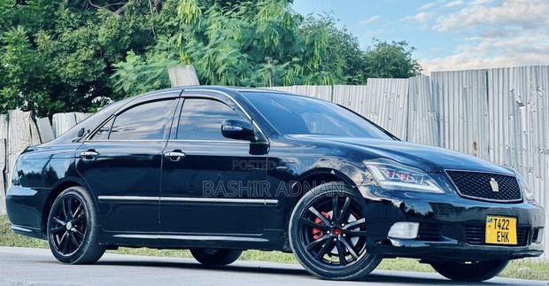 Toyota Crown 2005 Matt Black