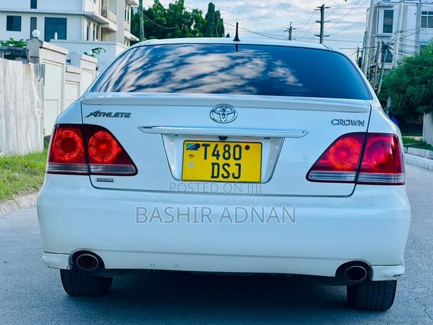 Toyota Crown 2005 White