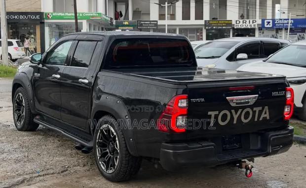 Toyota Hilux 2.4 Diesel 2020 Matt Black