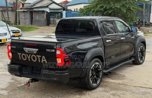 Toyota Hilux 2.4 Diesel 2020 Matt Black