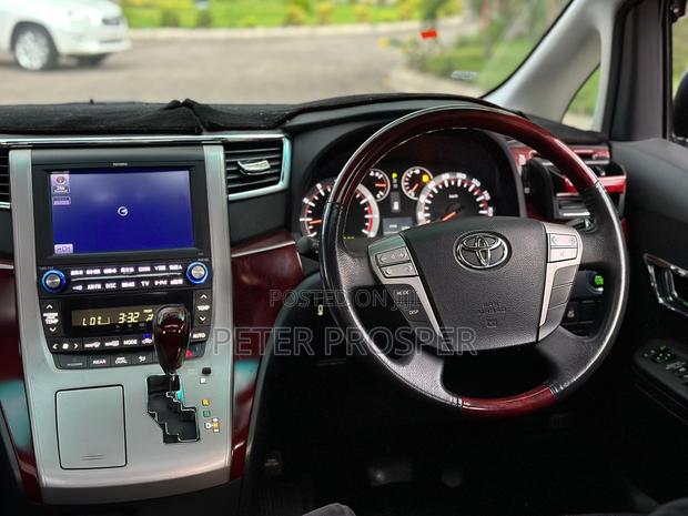 Toyota Alphard 2.4 Petrol AWD 2009 White