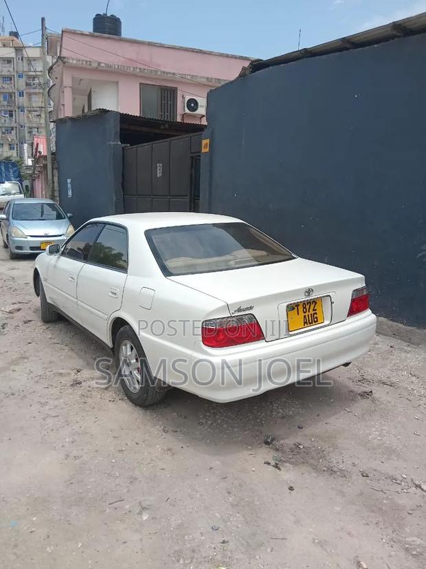 Toyota Chaser 2000 White