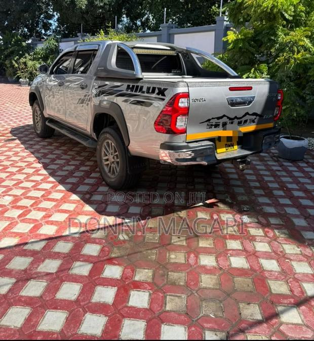 Toyota Hilux 2015 Gray