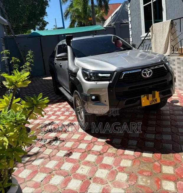 Toyota Hilux 2015 Gray