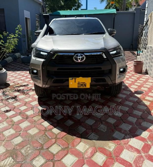 Toyota Hilux 2015 Gray