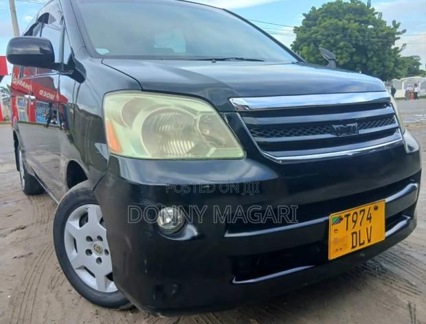 Toyota Noah 2006 Black