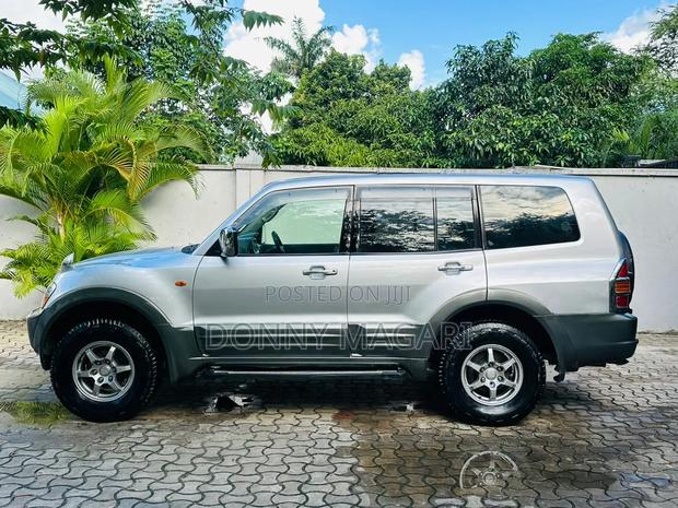Mitsubishi Pajero 2001 Silver