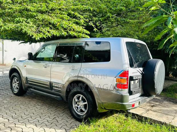 Mitsubishi Pajero 2001 Silver