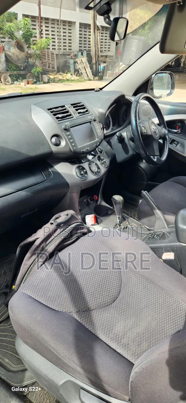 Toyota RAV4 2010 Silver