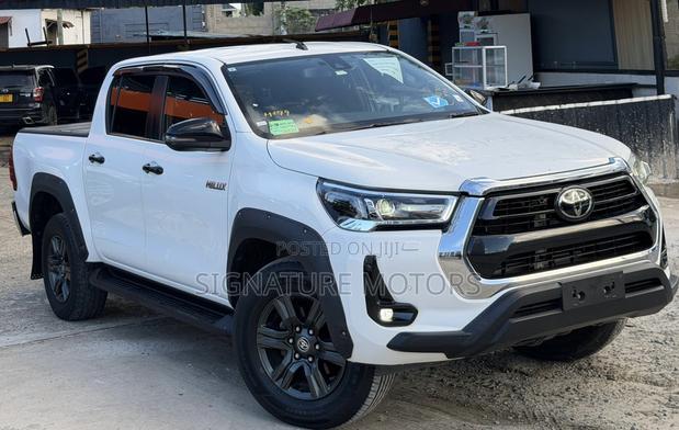Toyota Hilux 2022 White