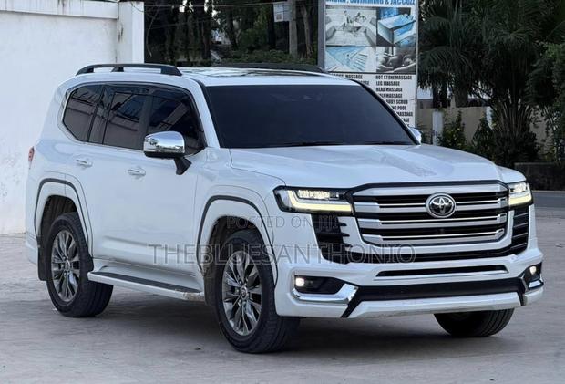 Toyota Land Cruiser 2024 White