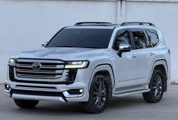 Toyota Land Cruiser 2024 White