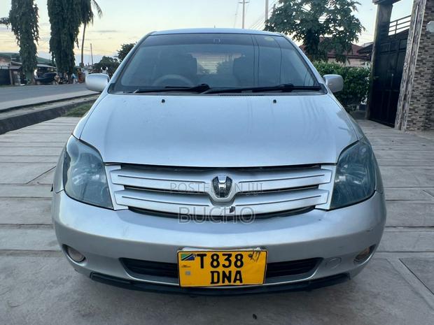 Toyota IST 2004 Silver