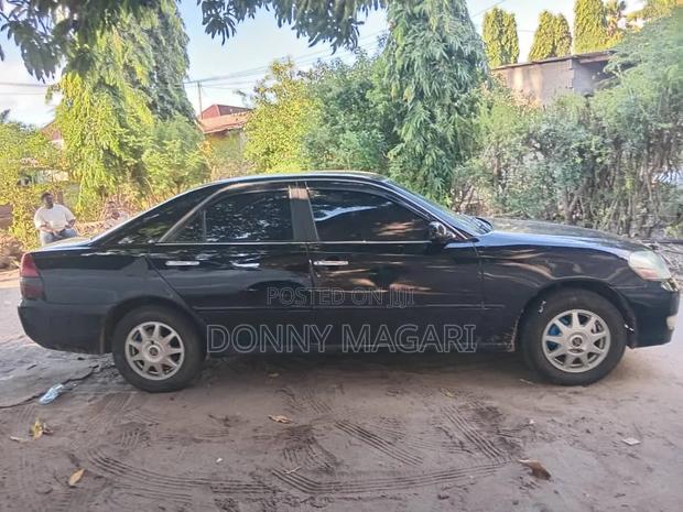 Toyota Mark II 2000 Black