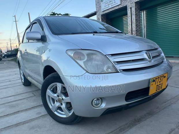 Toyota IST 2003 Silver