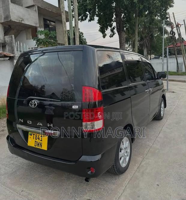 Toyota Noah 2006 Black