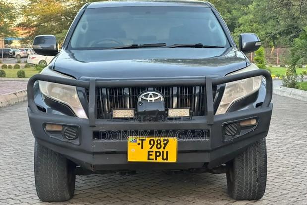 Toyota Land Cruiser Prado 2016 Gray