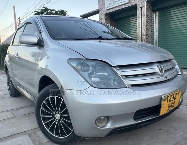 Toyota IST 2002 Silver