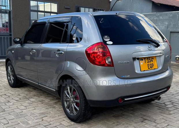 Mazda Verisa 2009 Silver