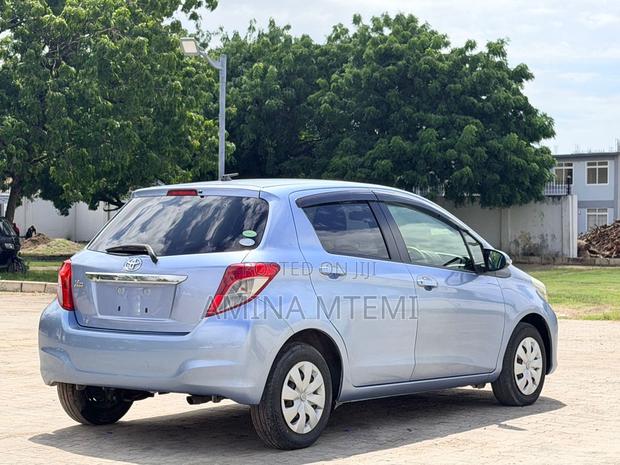 Toyota Vitz 1.3 AWD 5dr 2011 Blue