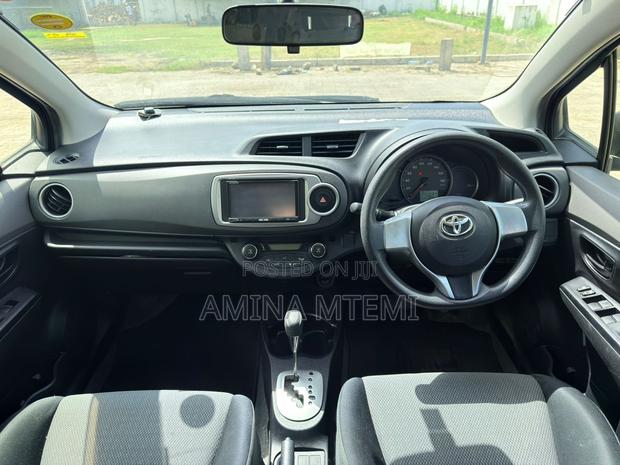 Toyota Vitz 1.3 AWD 5dr 2011 Blue