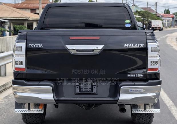 Toyota Hilux 2018 Black