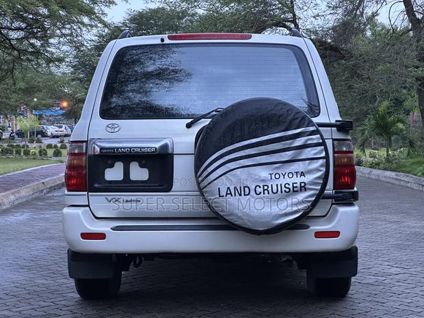 Toyota Land Cruiser 4x4 2007 White