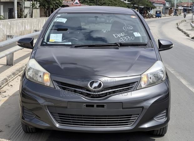 Toyota Vitz 2012 Gray