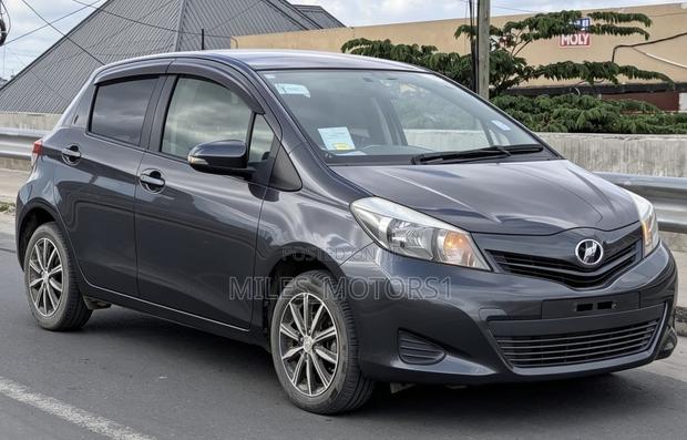 Toyota Vitz 2012 Gray