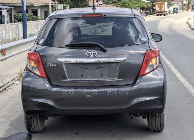 Toyota Vitz 2012 Gray