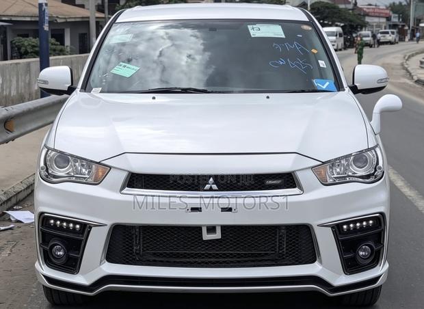 Mitsubishi Outlander 2011 White