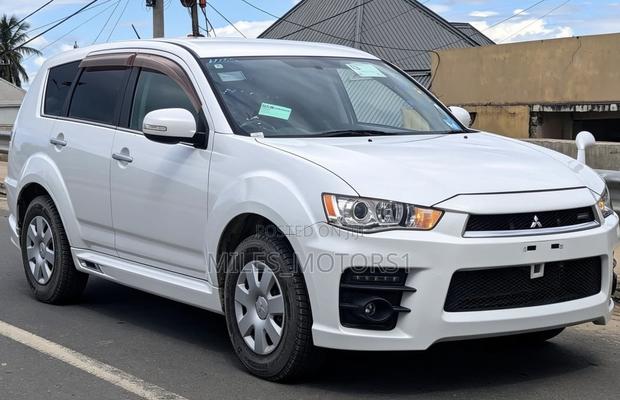 Mitsubishi Outlander 2011 White