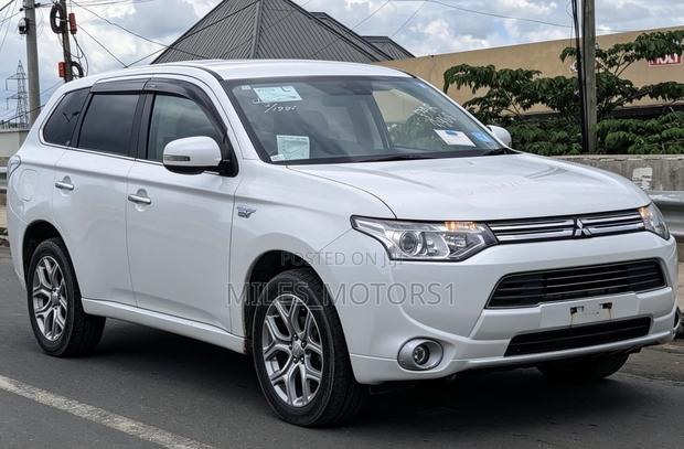 Mitsubishi Outlander PHEV 2018 White
