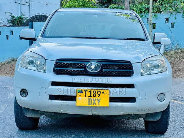 Toyota RAV4 2005 White