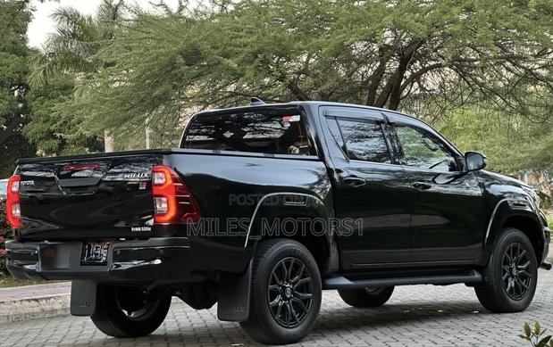Toyota Hilux 2024 Black