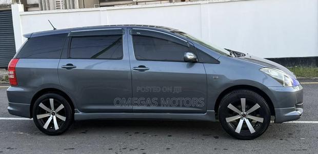 Toyota Wish 2005 Gray
