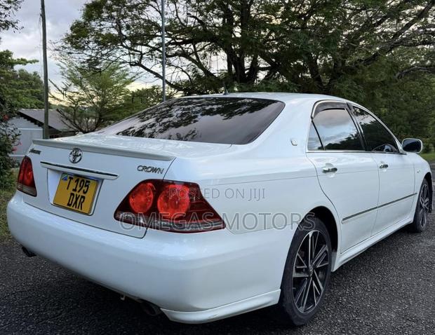 Toyota Crown 2006 Pearl