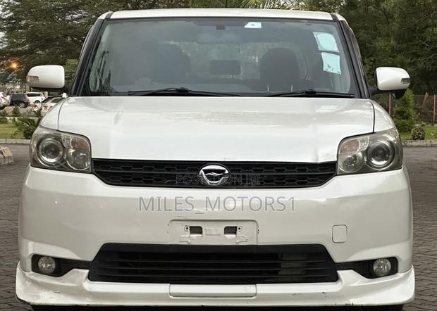 Toyota Corolla Rumion 2011 White