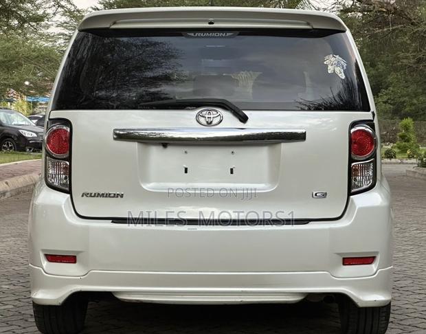 Toyota Corolla Rumion 2011 White