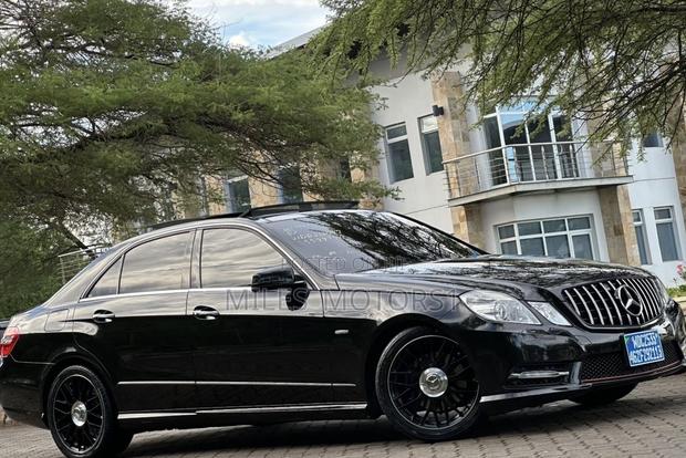 Mercedes-Benz E350 2012 Black