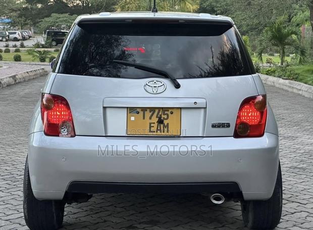 Toyota IST 2004 Silver