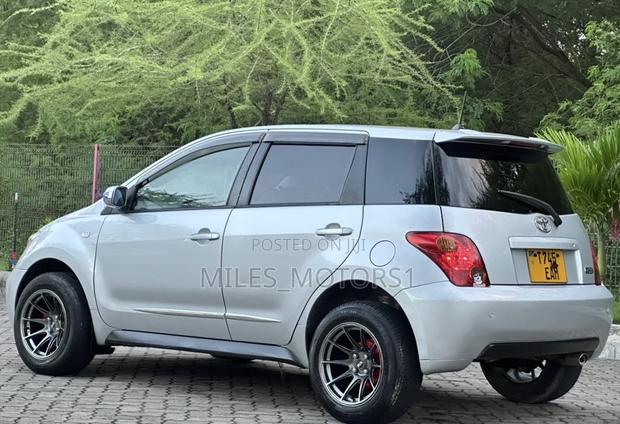Toyota IST 2004 Silver