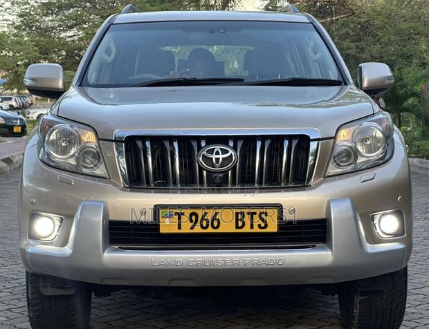 Toyota Land Cruiser Prado 2011 Beige