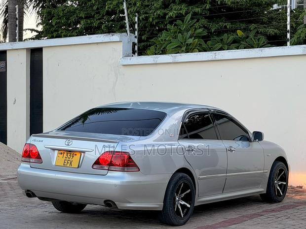 Toyota Crown 2004 Silver
